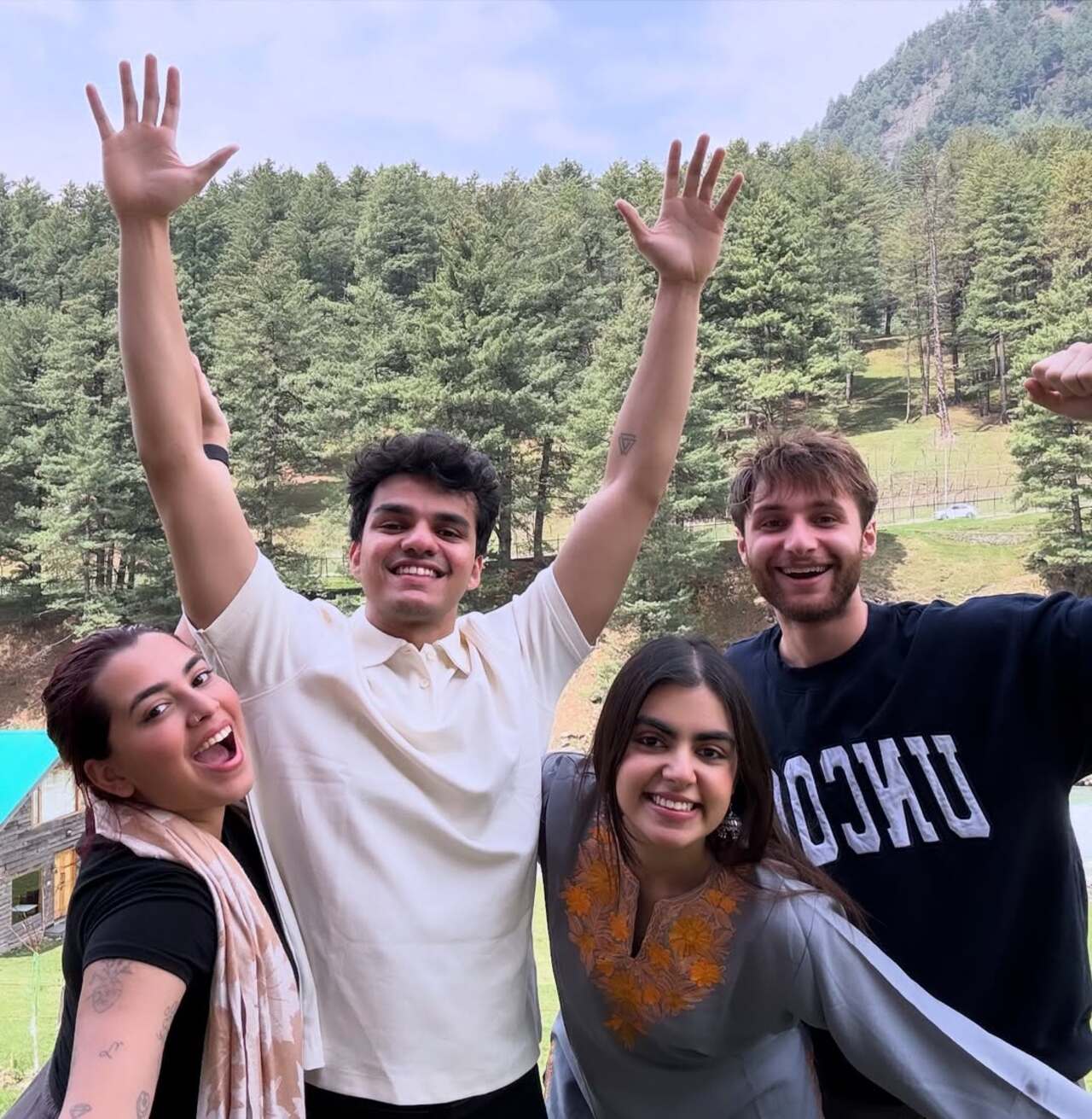 The group consisted of Aaliyah Kashyap with her husband Shane Gregoire, and Ida Ali with her boyfriend Krish Agrawal. They were vacationing near the scenic Pahalgham in a hilly resort